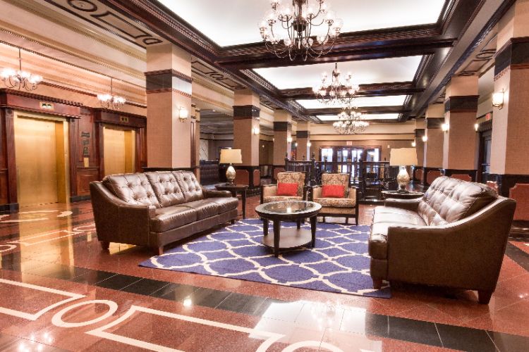 Drury Inn & Suites New Orleans - Not Only Can You Sleep Here You Can Heat Up Your Left-overs Watch Two Tvs And Have Enough Space For Your Ab Workout
