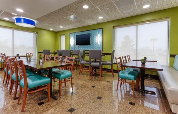 Drury Inn & Suites St. Louis Fenton - King