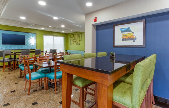Drury Inn & Suites St. Louis Fenton - Suite