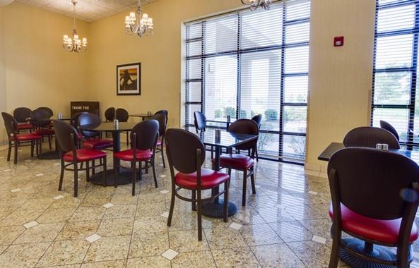 Drury Inn & Suites St. Joseph - Suite