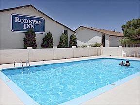 Rodeway Inn - Outdoor Seasonal Pool