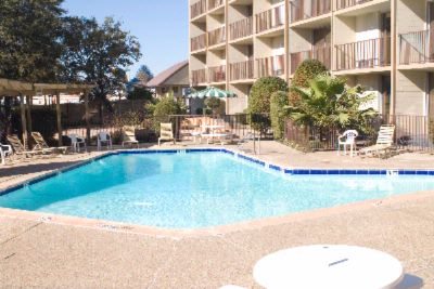 Howard Johnson - Outdoor Pool