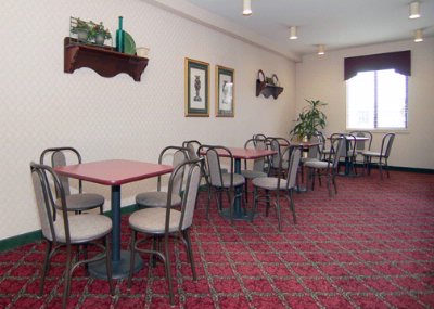 Quality Inn & Suites - Breakfast Sitting Area