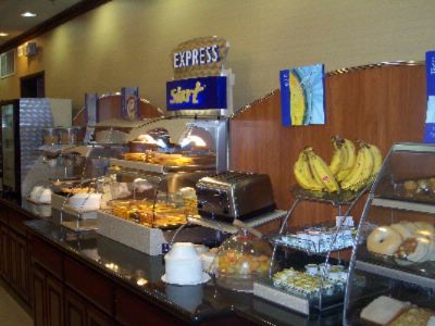Holiday Inn Express Terrell - Express Start Breakfast