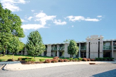 Howard Johnson Inn - 