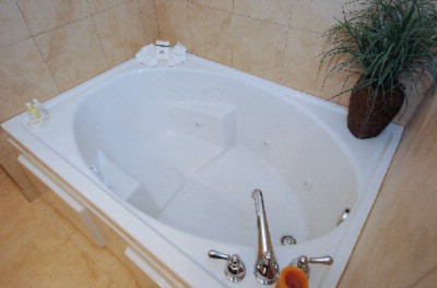 Lake Eve Resort - Master Jacuzzi Bath