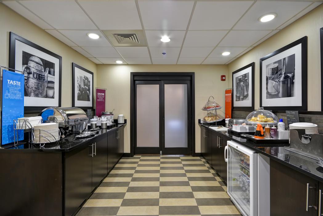 Hampton Inn Northville - Lobby