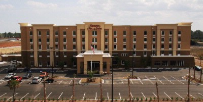 The Hampton Inn & Suites - Front Of Hotel - Outside