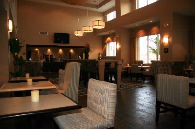The Hampton Inn & Suites - Lobby/breakfast Area