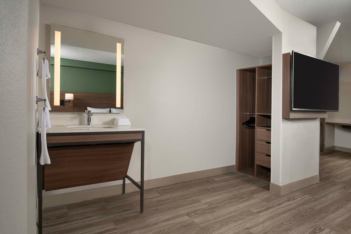 Hyatt Place Denver South / Park Meadows - 