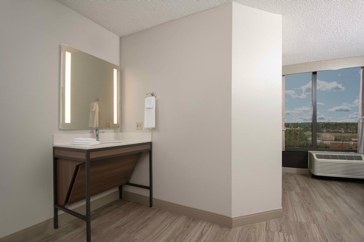 Hyatt Place Denver South / Park Meadows - 