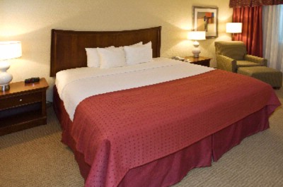 Holiday Inn Gateway Centre - Relax In A King Size Bed