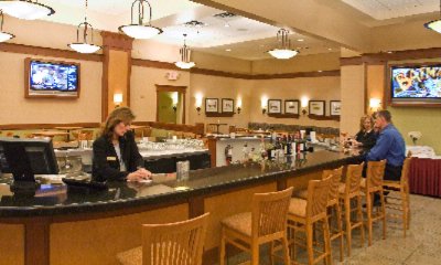 Holiday Inn Gateway Centre - J. Porter's American Bistro Open For Breakfast Lunch & Dinner