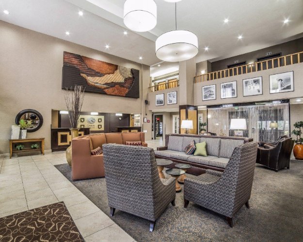 Comfort Suites Hotel - 