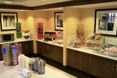 Hampton Inn & Suites Las Vegas Red Rock / Summerli - Breakfast