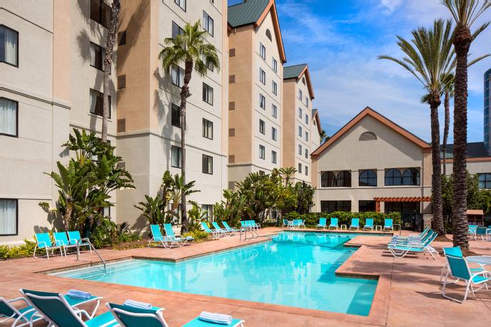 Homewood Suites by Hilton - Refresh Yourself
