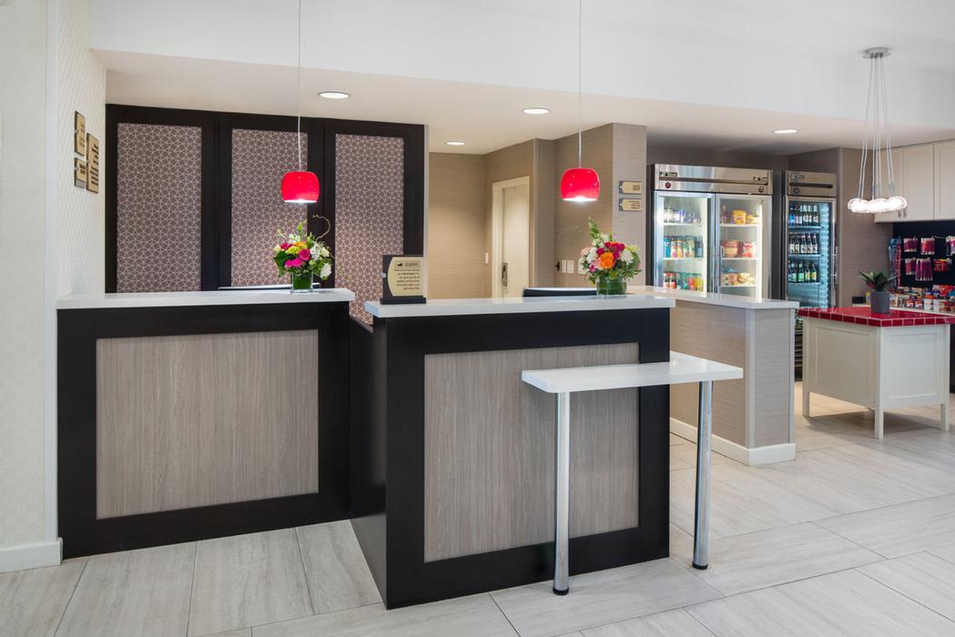 Homewood Suites by Hilton - Hotel Lobby