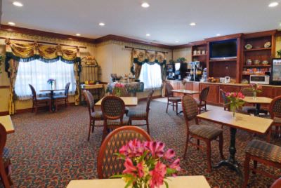 Country Inn & Suites Dulles - Breakfast Room Serves Coffee And Tea 24/7