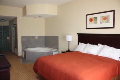 Country Inn & Suites Dulles - Enjoy Our Spa Suite Whirlpool Bath For Two