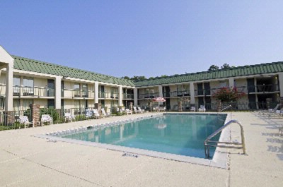 Econo Lodge - 