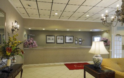 Econo Lodge - 