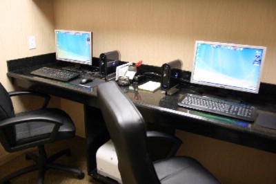 Hampton Inn & Suites - Business Center
