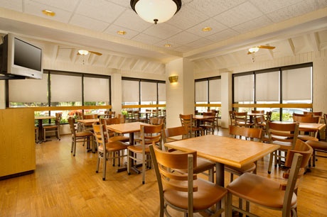 Pear Tree Inn Airport St. Louis - Lobby