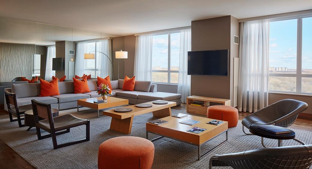 Intercontinental Chicago O'hare - Presidential Suite Living Room