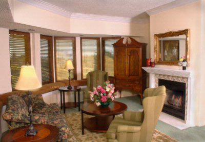 The Historic Santa Maria Inn - Grand Suite Living Area