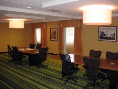 Fairfield Inn & Suites by Marriott - Meeting Space With Natural Lighting