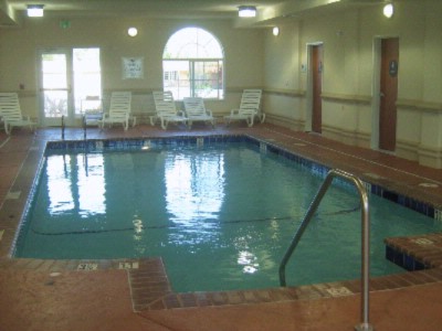 Holiday Inn Express & Suites - 