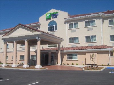 Holiday Inn Express & Suites - 
