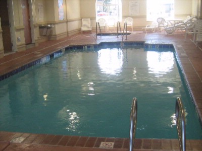 Holiday Inn Express & Suites - 