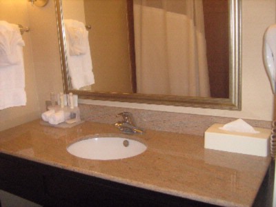 Holiday Inn Express & Suites - 