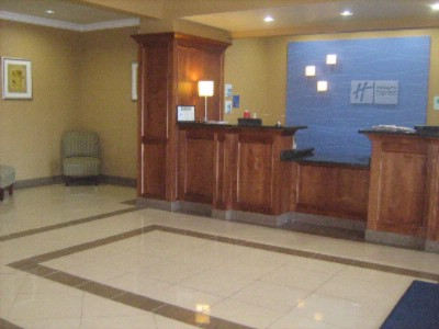 Holiday Inn Express & Suites - 