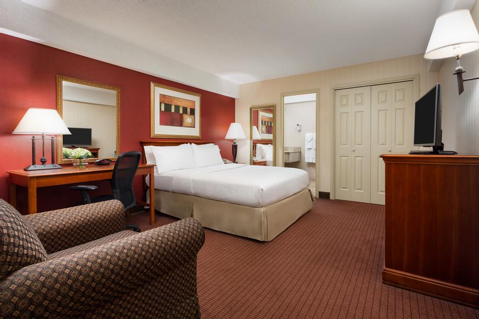 Holiday Inn Boston Brookline - 