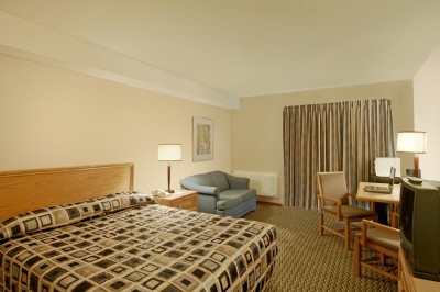 Comfort Inn Cobourg - Standard Queen Bedroom W/ Single Pullout