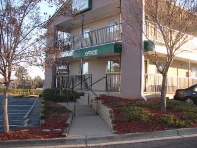Savannah Suites Stone Mountain - 