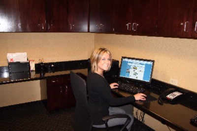 Hampton Inn & Suites - Business Center