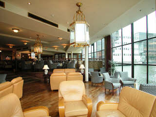 The International Hotel - Bar