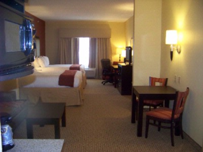 Holiday Inn Express Opryland - King Suite