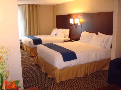 Holiday Inn Express & Suites Toronto Markham - Double Queen Suite