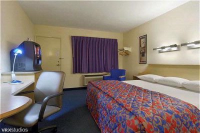 Motel 6 Atlanta Downtown - Shower