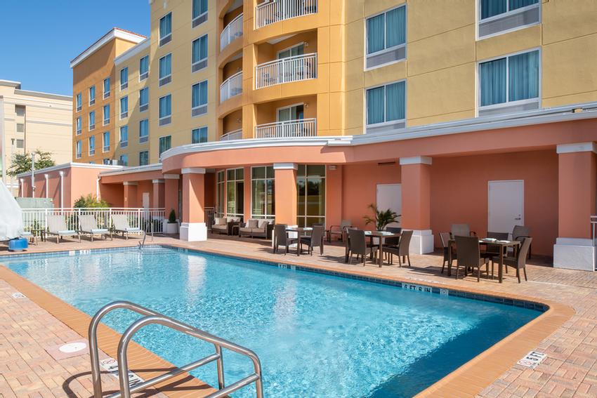 Courtyard Marriott Orange Park - Pool Area