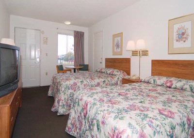Econo Lodge - Room With 2 Double Beds