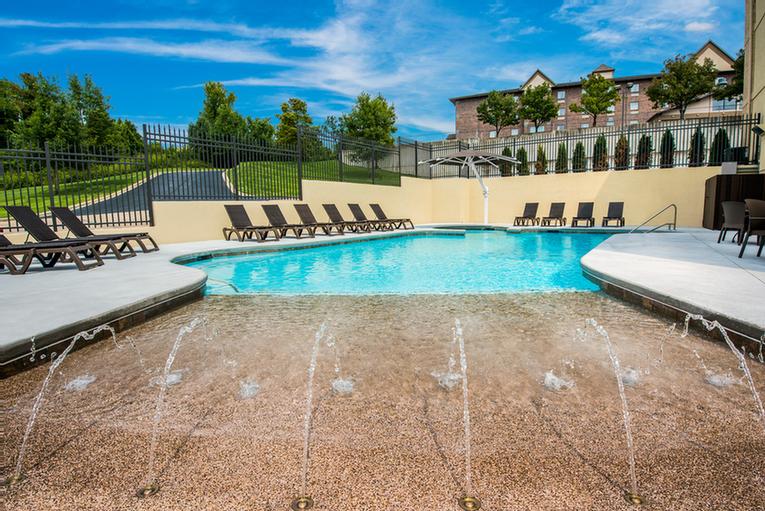 Grand Oaks Hotel - Building #2 Outdoor Pool