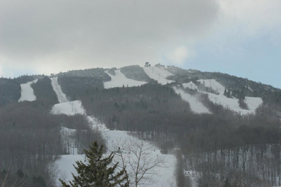 The Inn at Mount Snow - The Inn Offers Spacious Guest Rooms Furnished In Avcharming Country Style. All Of Our Rooms Have A Private Bath While The Suites Have Jetted Tubs And Breathtaking Views Of Mount Snow.