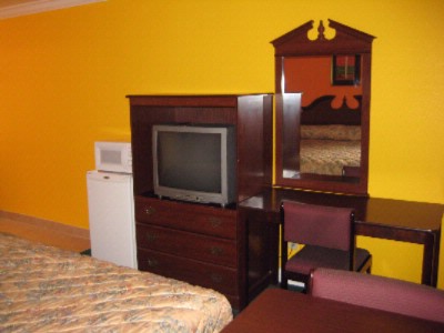 Express Inn - Refrigirator And Microwave And 27