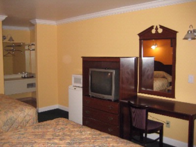 Express Inn - Refrigirator And Microwave And 27