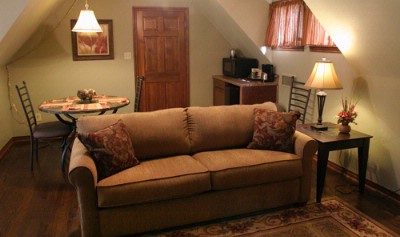 Virginia Rose Inn - Tranquility Suite Living Area